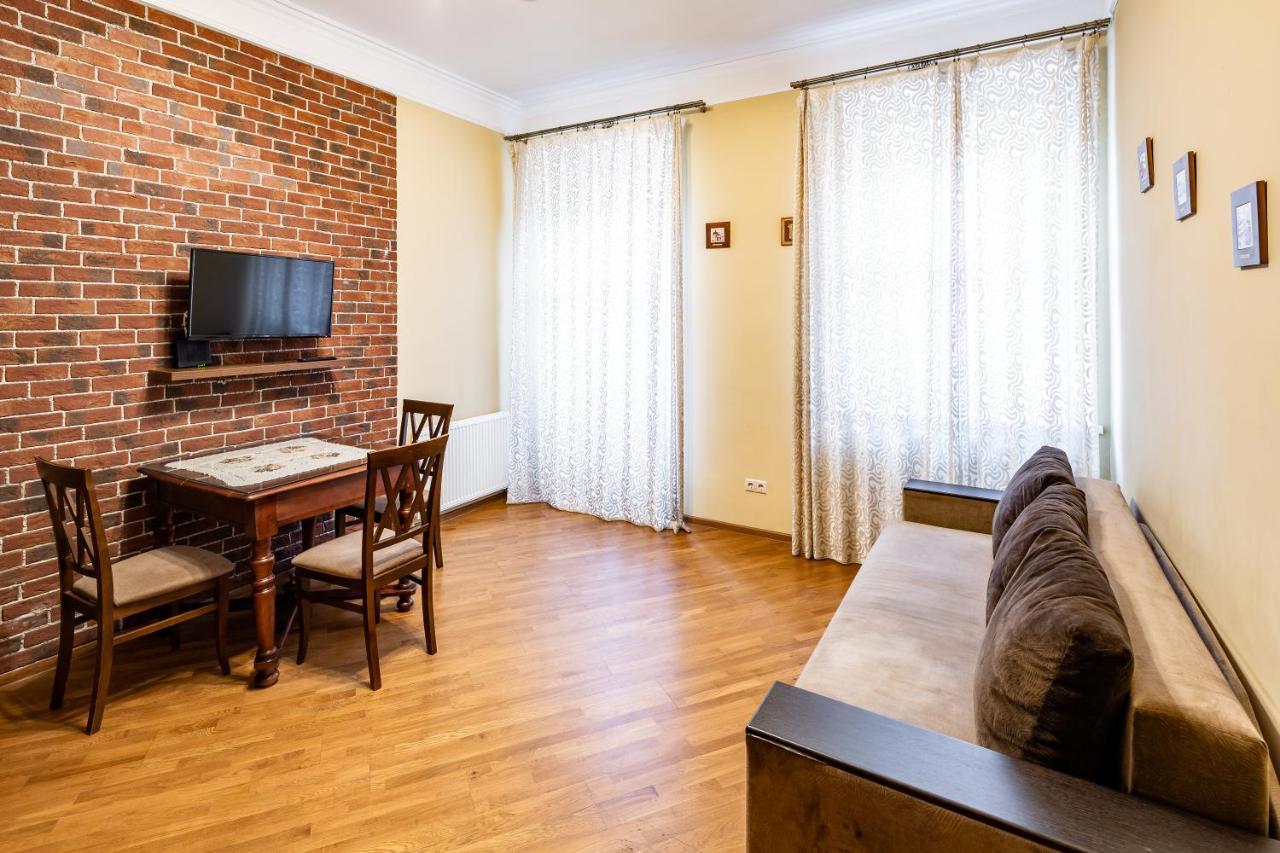 13 Franka Apartment 1 Лвив Екстериор снимка